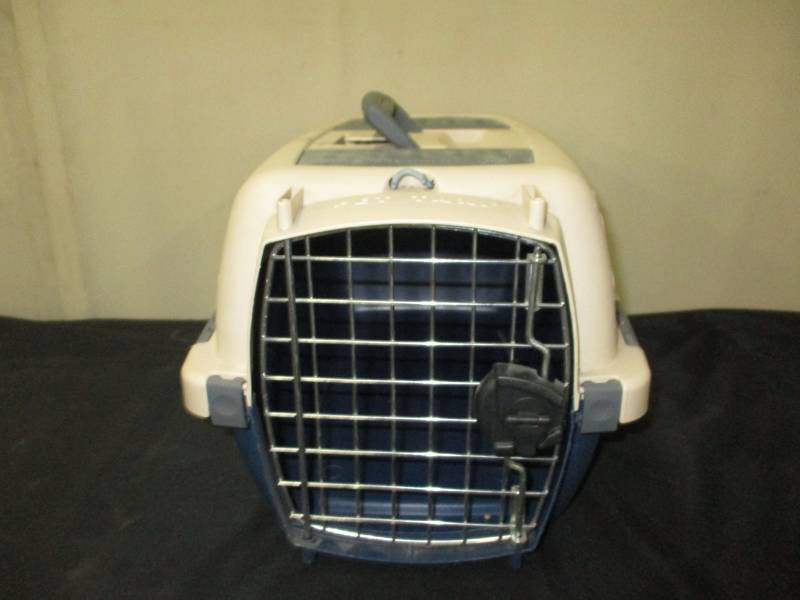 lot 103 image: Small Pet Taxi