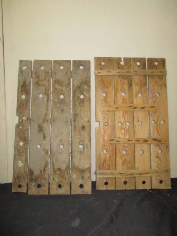 lot 5 image: 2 Decoritive Wood Pieces