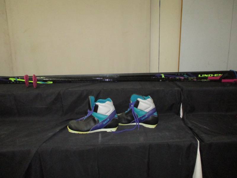 lot 11 image: Lind-Ex Cross Country skis and boots