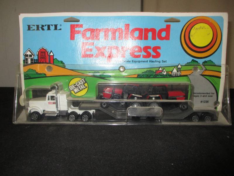 lot 12 image: Ertl Farmland express 164 Scale Toys