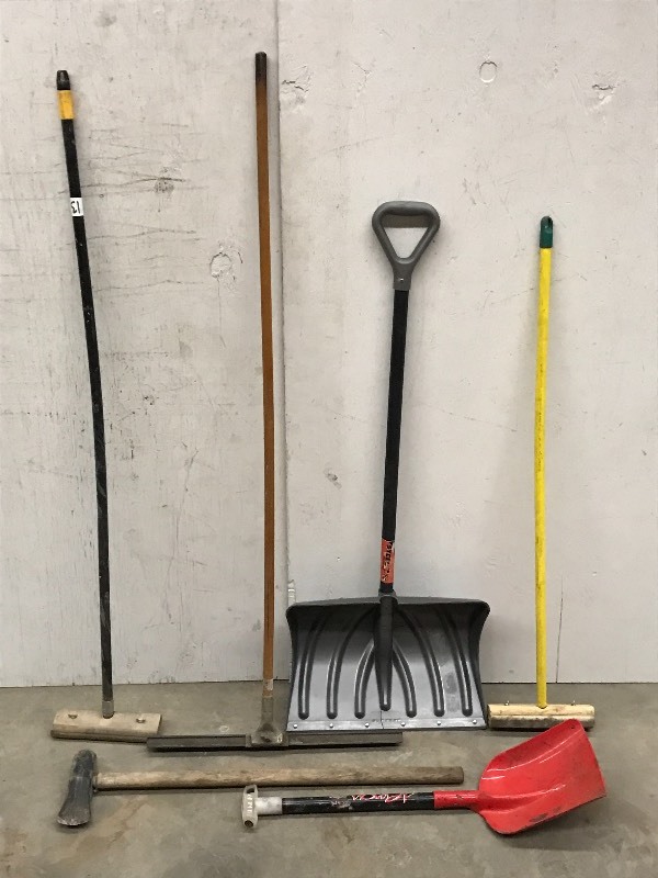 lot 13 image: Assorted Lawn  Garden  Shop Hand Tools & Etc