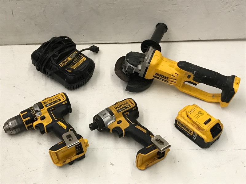 lot 18 image: DeWalt Cordless 20Volt Power Tool Set