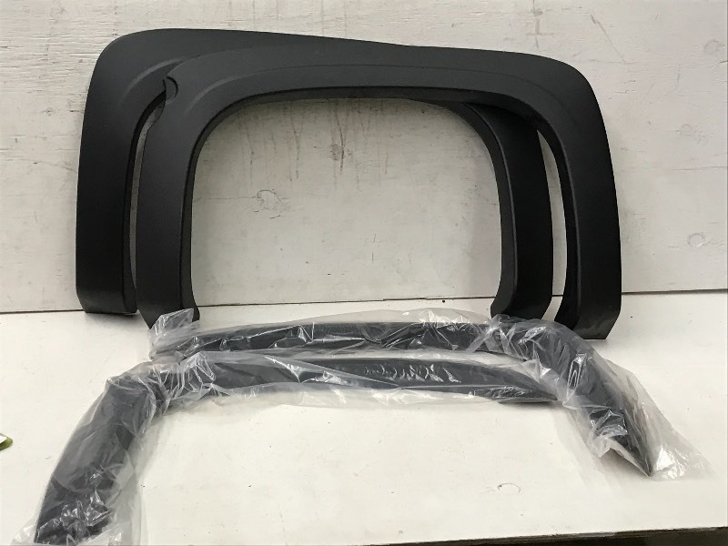 lot 90 image: Set Of 2008 Chevrolet Fender Flares