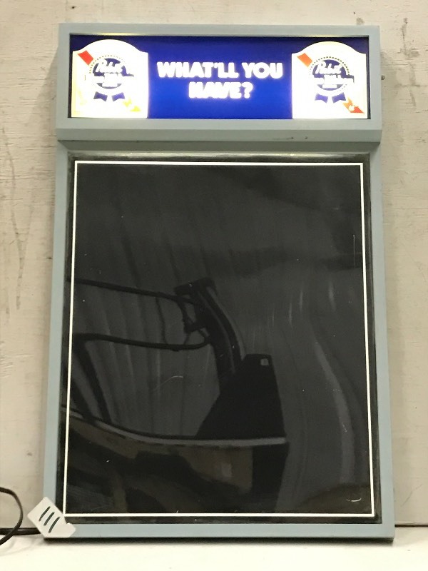lot 111 image: Pabst Blue Ribbon Lighted Sign