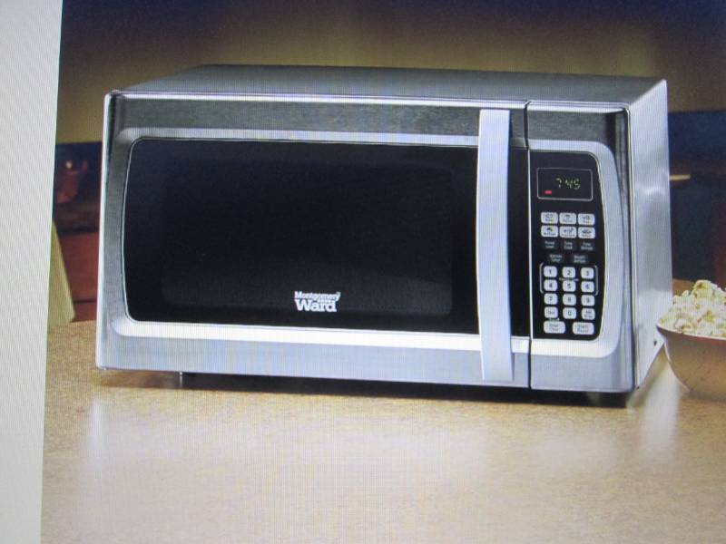lot 31 image: 1.1 cu. ft. Microwave Oven by Montg...