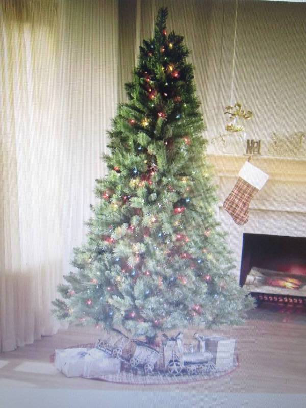 lot 37 image: Pre-Lit Traditional Tree 6.5 ft Cle...