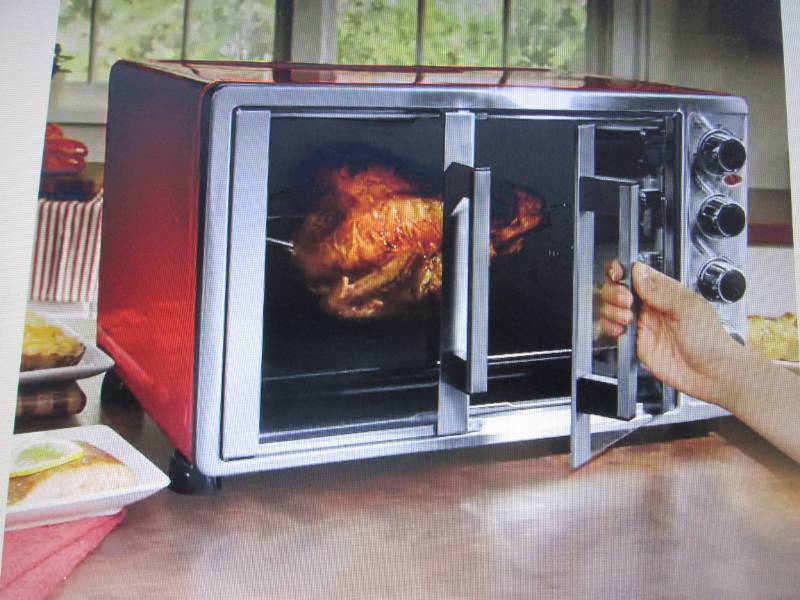 lot 39 image: Double-Door Toaster Oven with Conve...