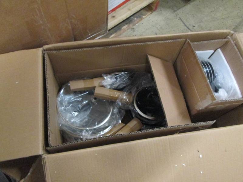 lot 104 image: Great Kitchen Set Dinnerware for 4...