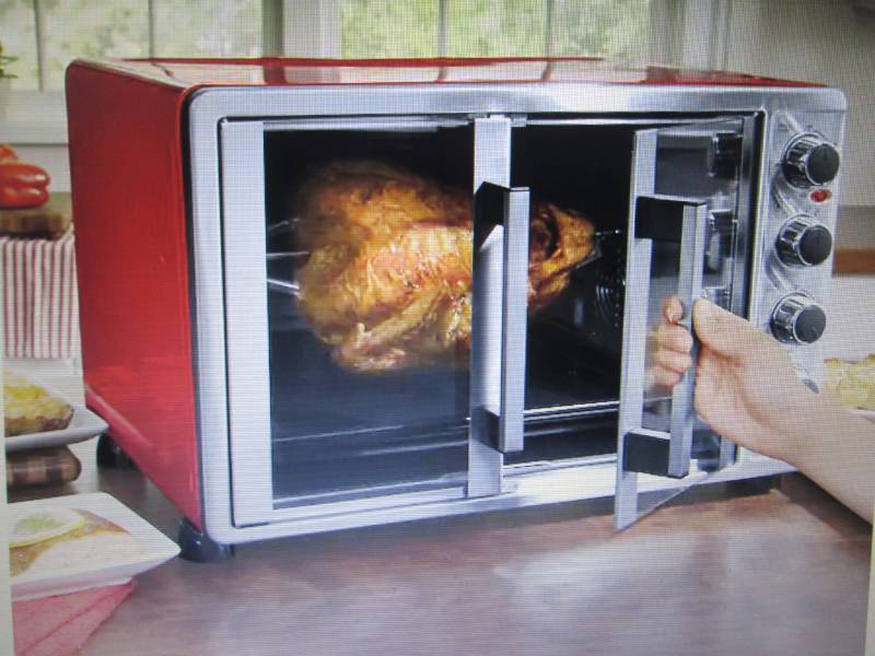 lot 114 image: Double-Door Toaster Oven with Conve...
