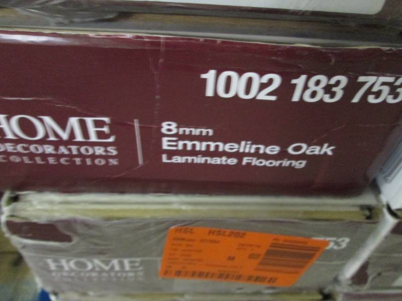 lot 160 image: 11 Cases Home Decorators Collection...