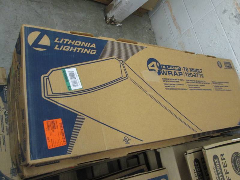 lot 200 image: Lithonia Lighting 4 ft. 4-Light Flu...