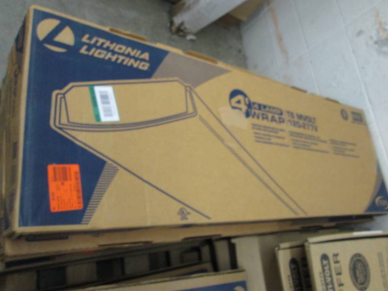 lot 204 image: Lithonia Lighting 4 ft. 4-Light Flu...