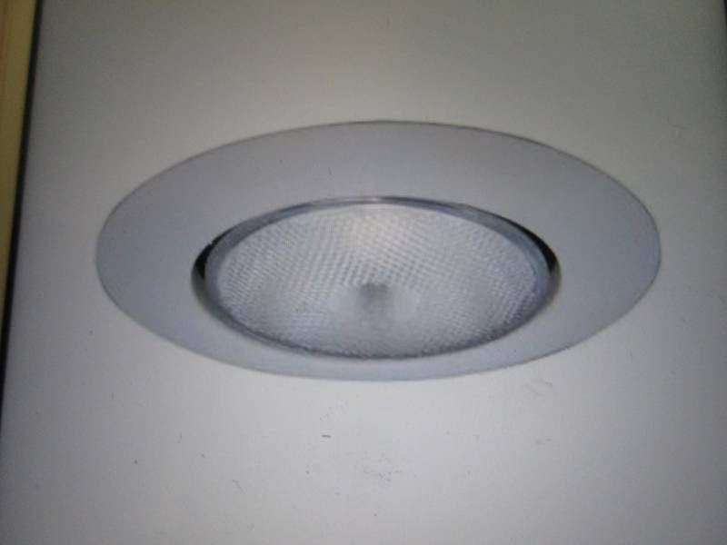 lot 209 image: Commercial Electric 6 inch White Op...