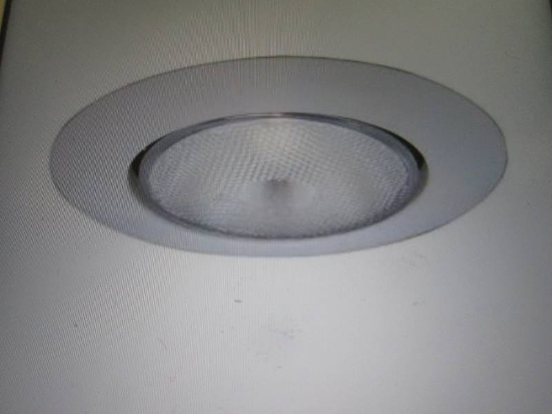 lot 210 image: Commercial Electric 6 inch White Op...