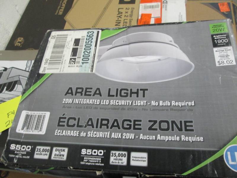 lot 211 image: Lithonia Lighting OVAL Dusk to Dawn...