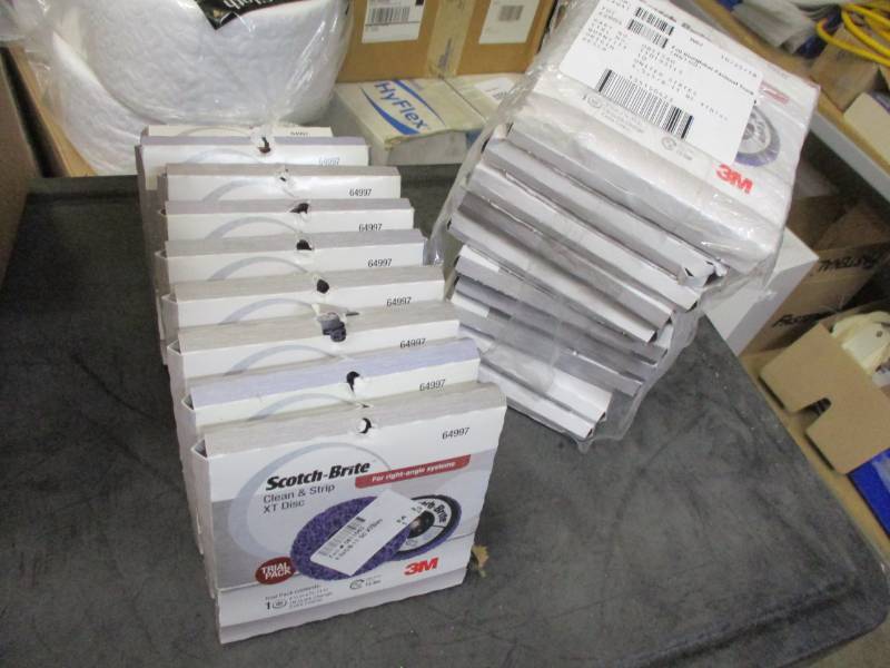 lot 4 image: 3M 4 12 Clean & Strip discs