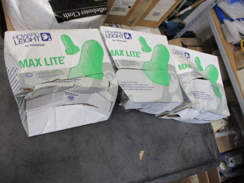 lot 7 image: Maxlite Ear plugs-Corded