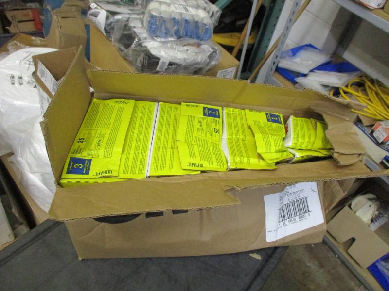 lot 8 image: 3M Ultrafit Ear plugs-Corded