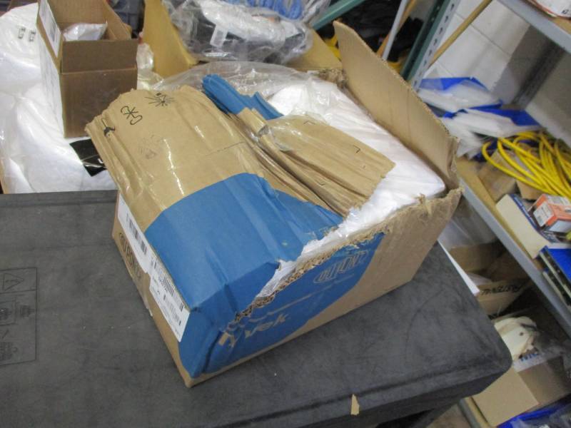 lot 10 image: Tyvek suits-2XL