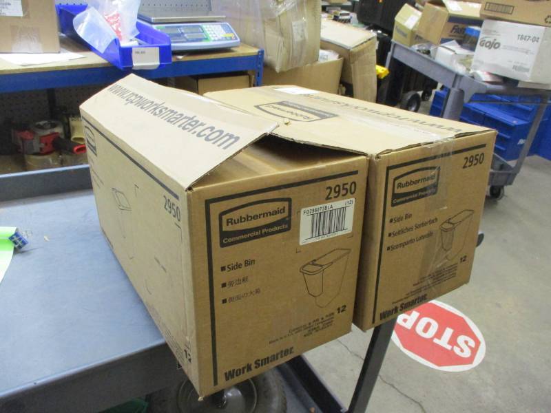 lot 20 image: Rubbermaid Side Bins