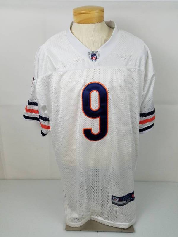 lot 35 image: On field NFL Reebox White #9 Chicago Bears Robbie Gould Football Jersey size 54