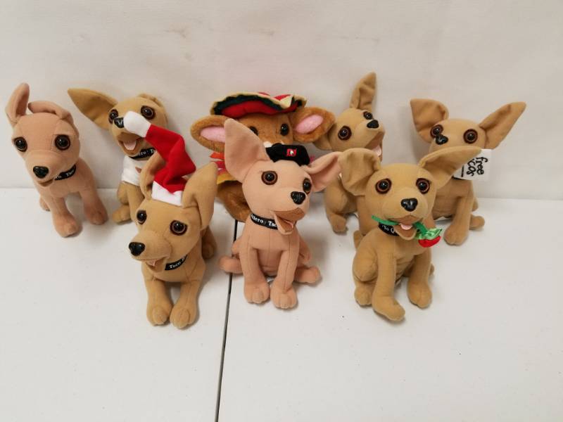 lot 46 image: Plush Taco Bell Dogs lot of 8