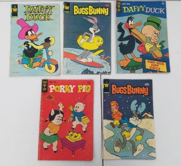 lot 55 image: 5 Warner Brothers Bugs Bunny Comics Daffy Duck Porky Pig