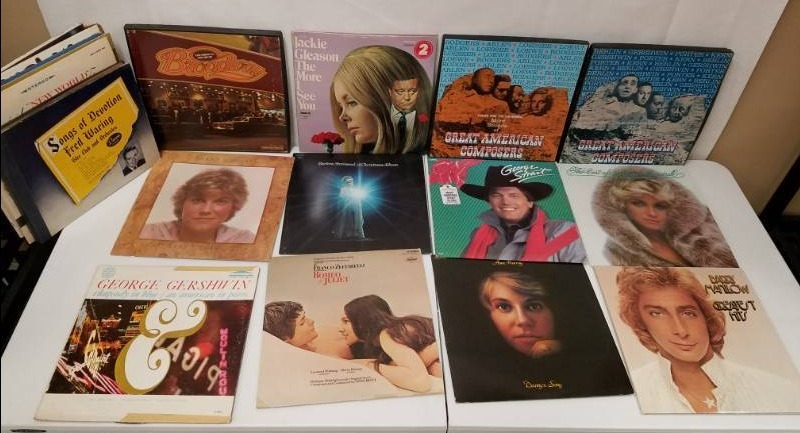 lot 61 image: Huge lot of vintage records from 1960s - 1980s