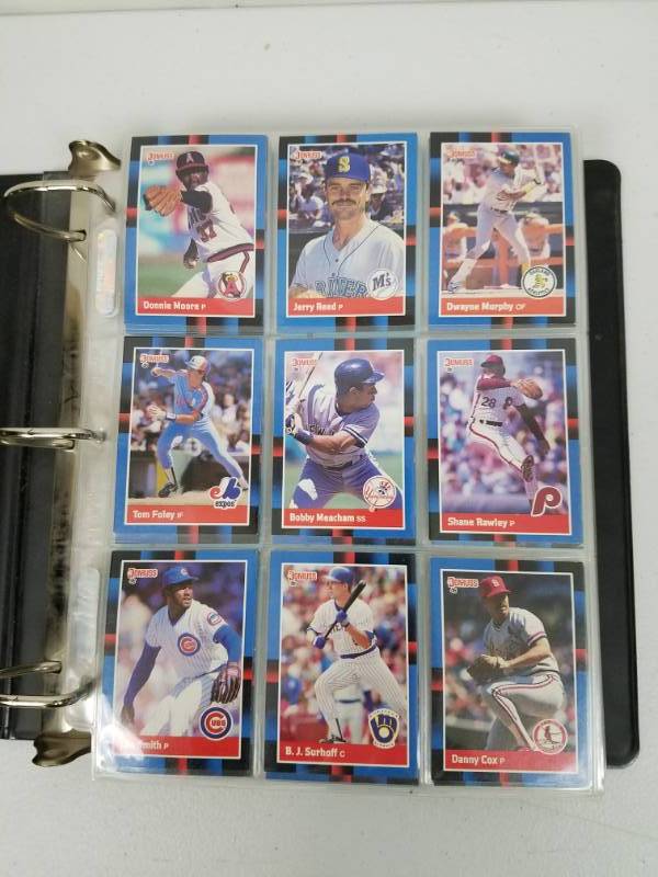 lot 64 image: 44 Page Binder full of 1980s - 1990s Baseball Cards