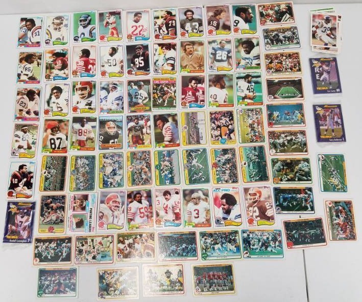 lot 81 image: 1980 - 1981 lot of Football Cards mostly Topps