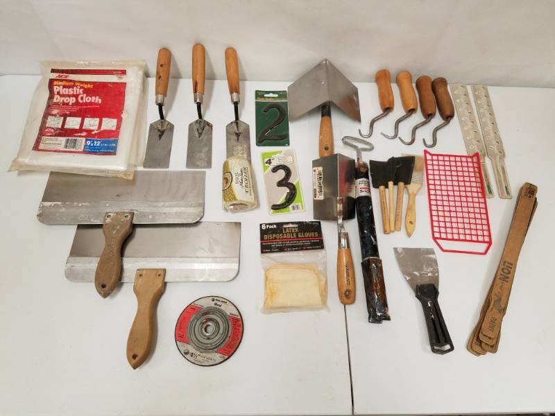 lot 86 image: Large tote of Drywall and Painting tools Trowel & Rebar Hand Tie