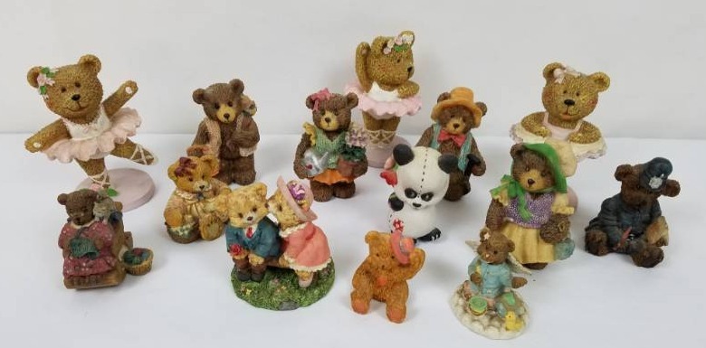 lot 102 image: 14 Bear Figurines of various sizes 5 - 6 inches tall