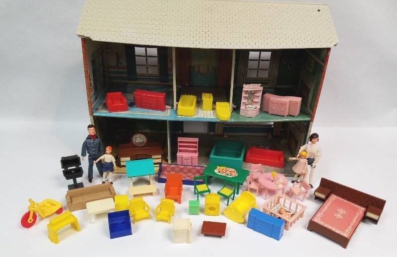 lot 105 image: Antique Marx Toys 1974 Tin 2 story Dollhouse 41 pieces of furniture & 5 dolls