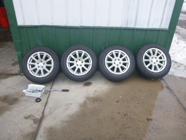 lot 1 image: 4 Snow Tires on Rims