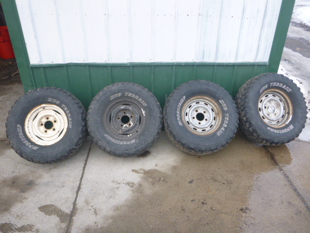 lot 2 image: 4 Tires on Rims