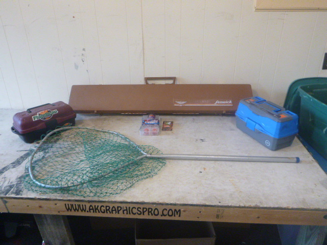 lot 27 image: Fishing Items