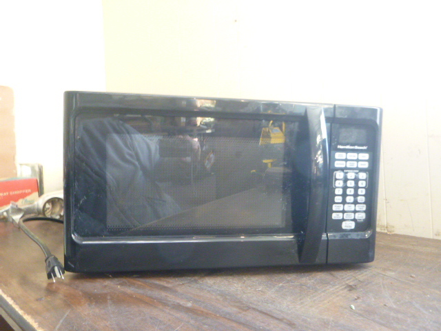 lot 36 image: Hamilton Beach Microwave