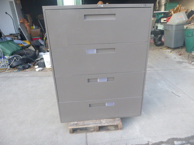 lot 39 image: 4 Drawer Lateral File Cabinet