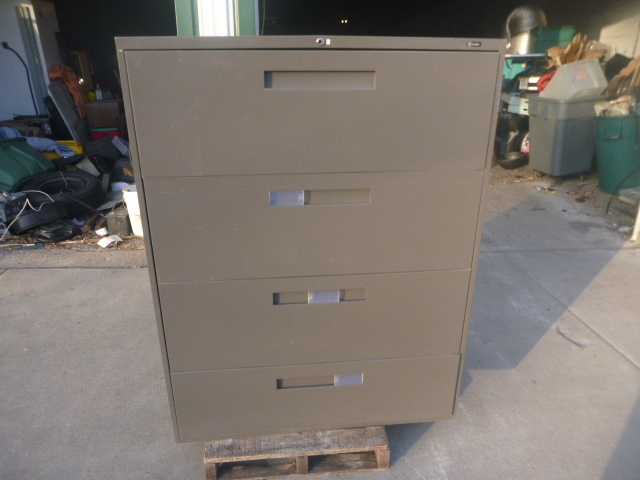 lot 41 image: 4 Drawer Lateral File Cabinet