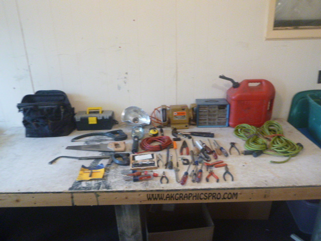 lot 46 image: Garage Items