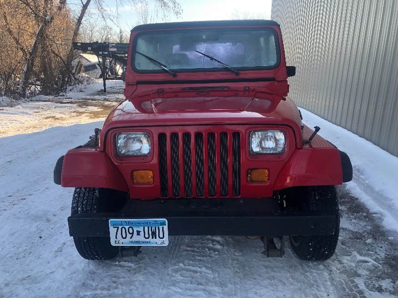 lot 4 image: 1991 JEEP WRANGLER 4X4