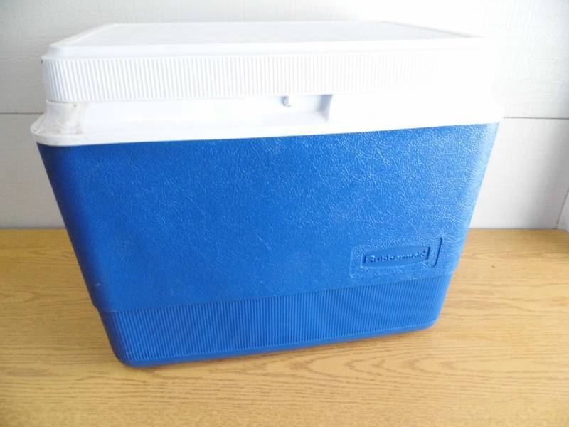 Rubbermaid Cooler