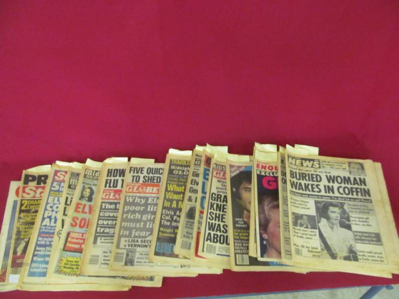 lot 2 image: vintage magazines