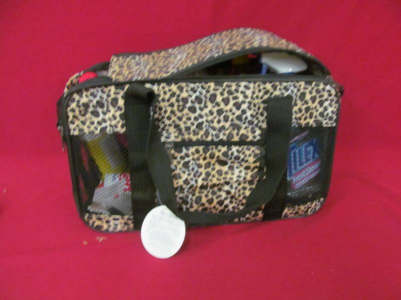 lot 16 image: pet carrier, cleaning supplies