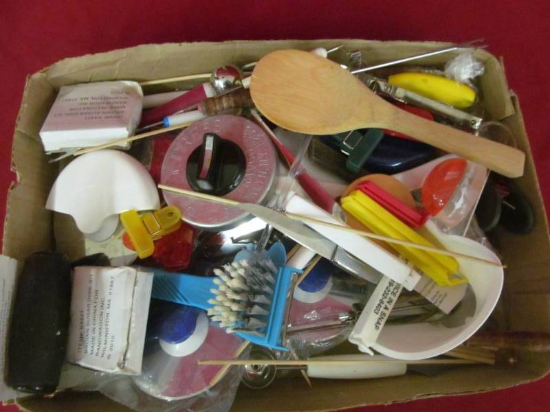 lot 17 image: kitchen gadgets