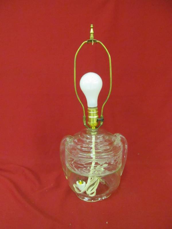 lot 28 image: vintage lamp