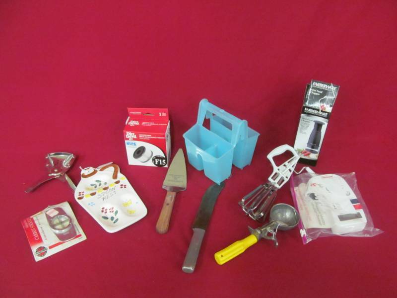 lot 35 image: kitchen utensils