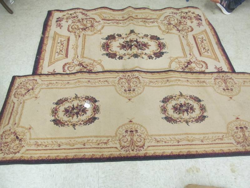 lot 41 image: area rug, runner
