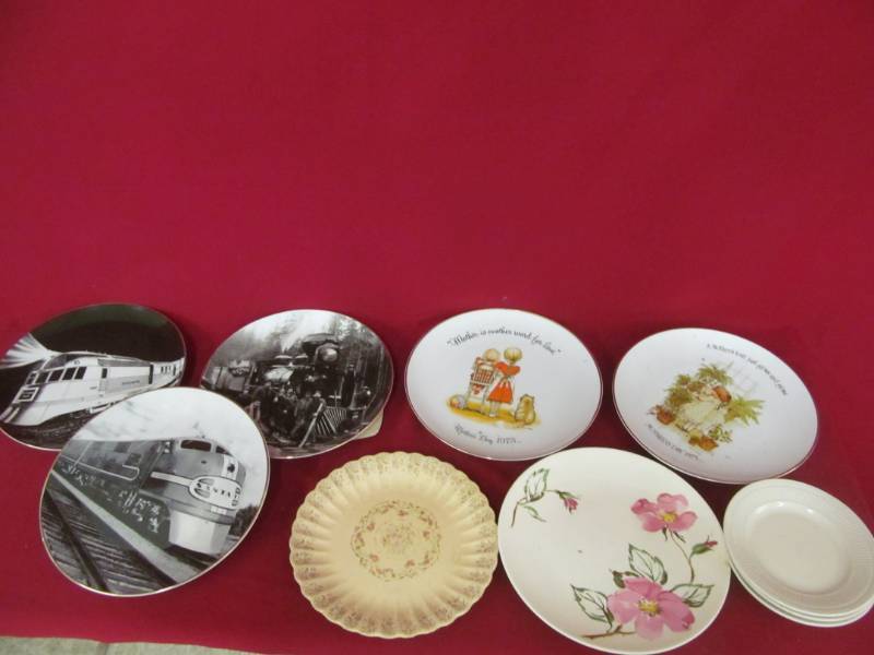 lot 53 image: collector plates