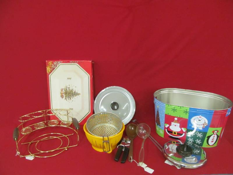 lot 54 image: kitchen utensils